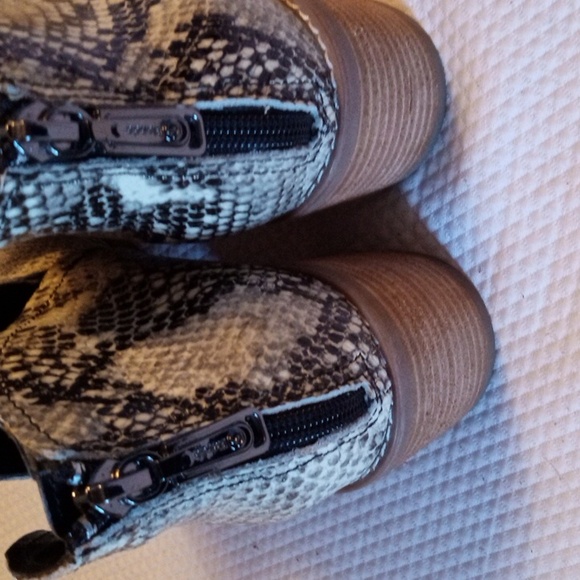 Blondo Ankle Boots 8 - Picture 3 of 8